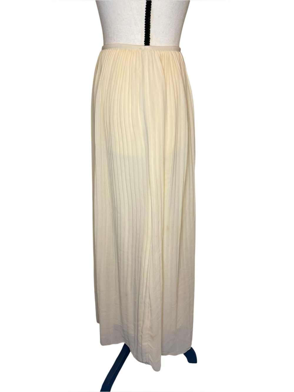 H&M Light Cream Maxi Skirt - Pleated & Flowy - Picture 2 of 4